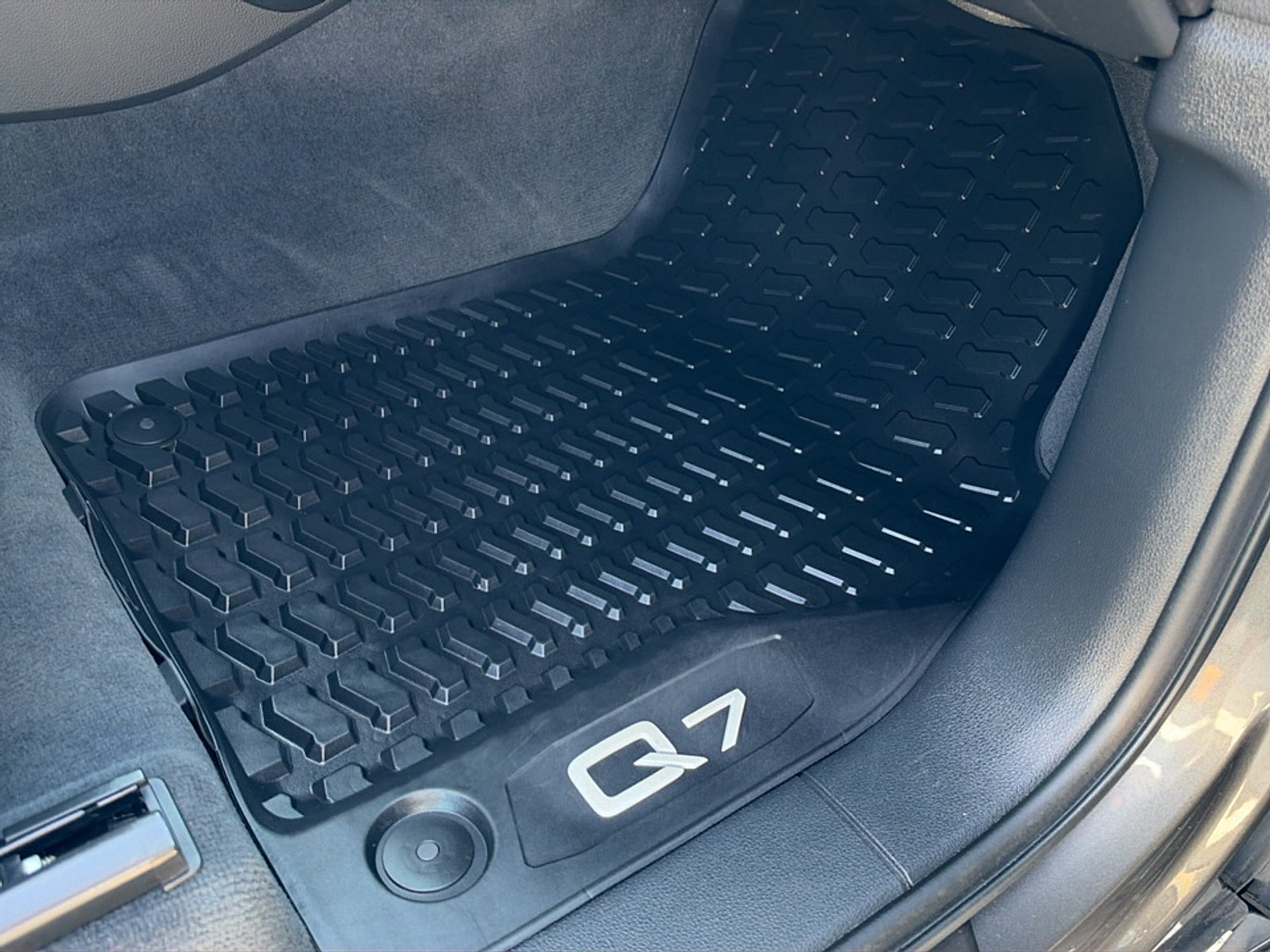 2020 Audi Q7 Premium Plus - Photo 16