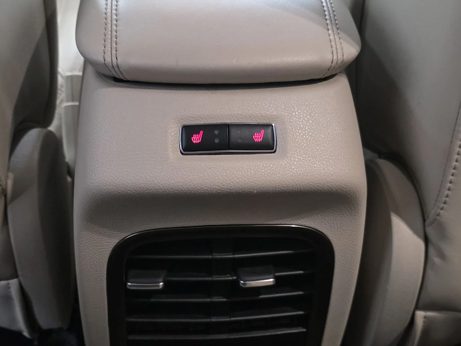 Used 2019 White Lincoln Select image 23