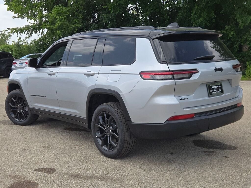 New 2025 Silver Zynith Exterior Paint Jeep Limited image 14