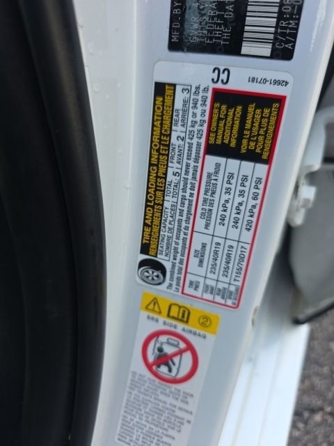 Used 2019 White Toyota XLE image 35