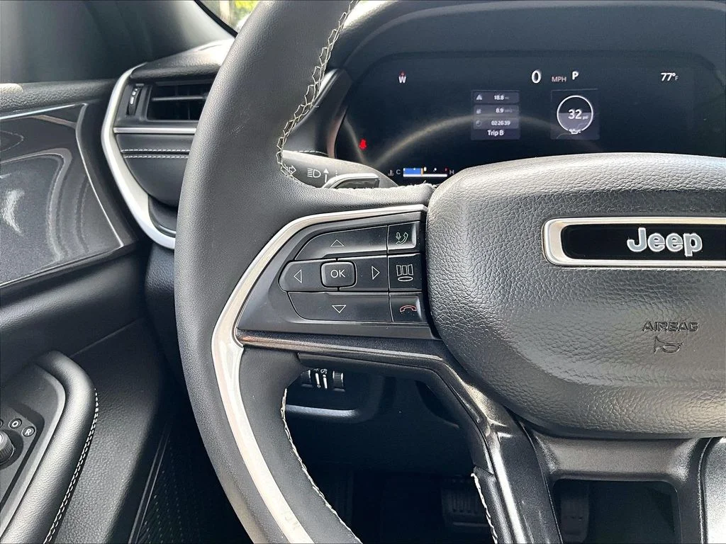 Used 2023 Black Jeep Altitude X image 19