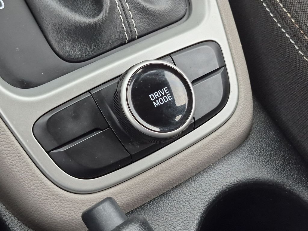 Used 2020 Gray Hyundai SEL image 21