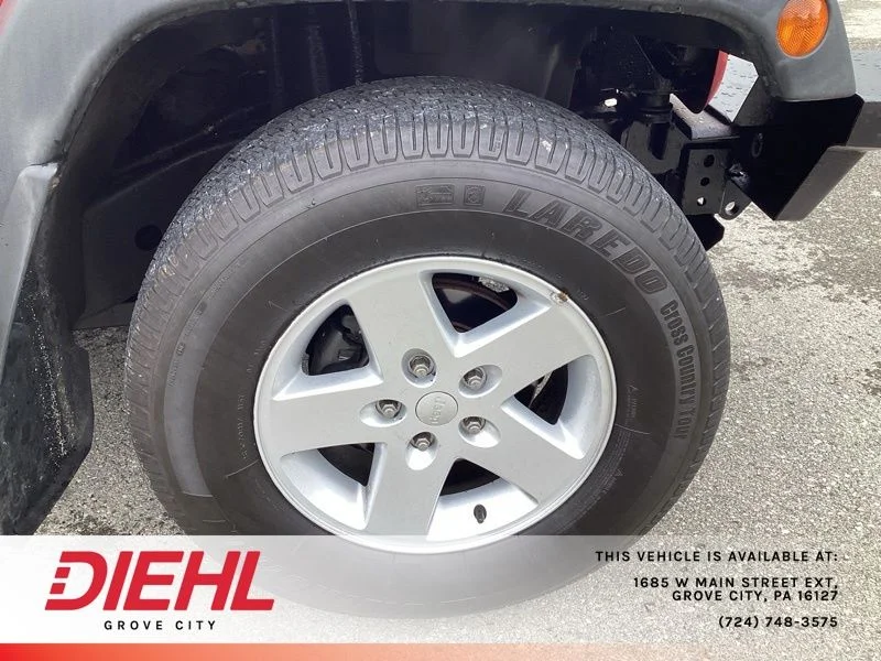 Used 2008 Red Jeep X image 9