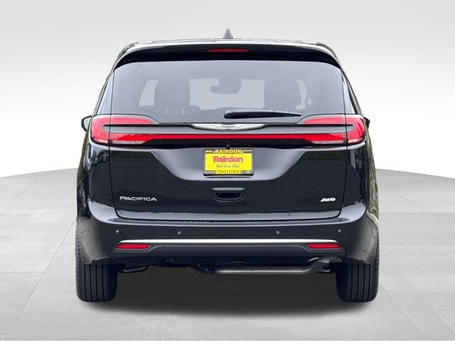 New 2026 Diamond Black Crystal Pearl-Coat Exterior Paint Chrysler Select image 5