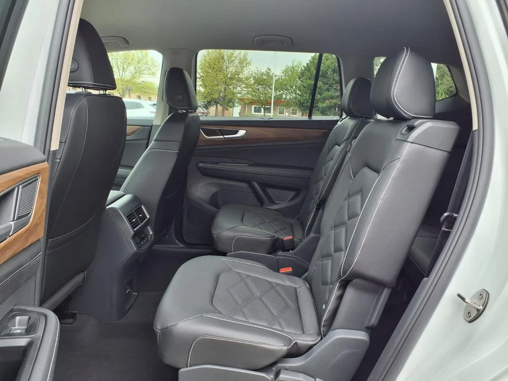 New 2026 Opal White Pearl Volkswagen SE w/Technology image 18