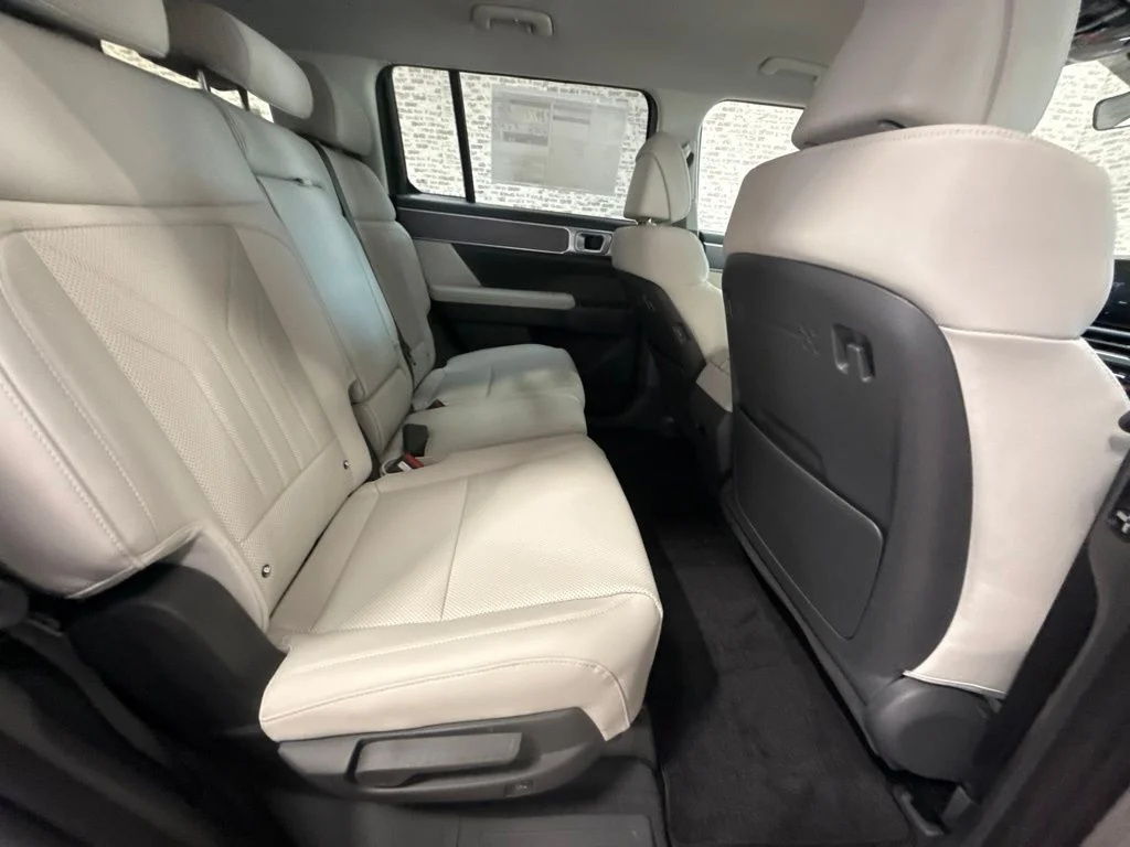 New 2027 Shimmering Silver Hyundai SEL image 13