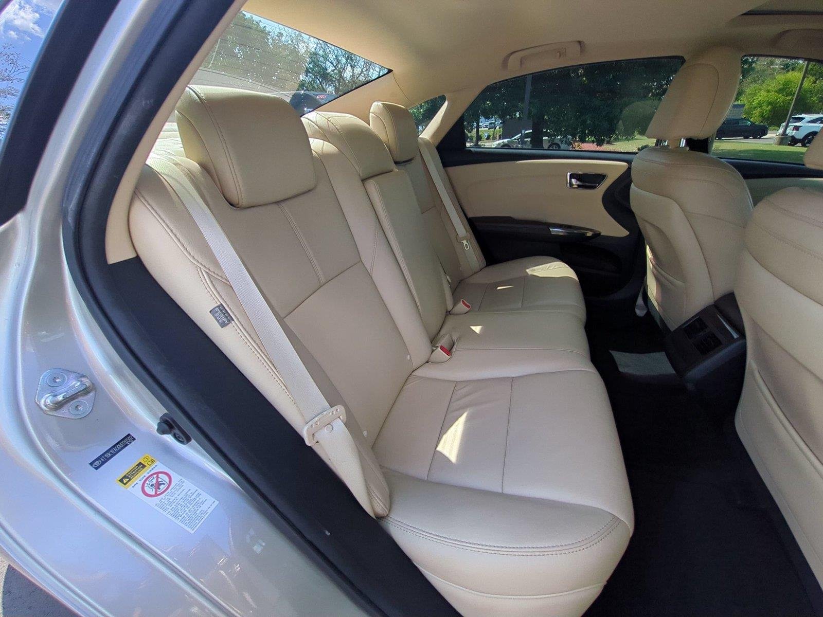 Used 2013  Toyota XLE Touring image 35