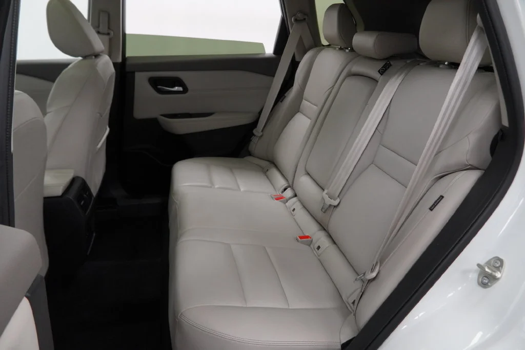 Used 2023 Pearl White Trico Nissan SL image 20