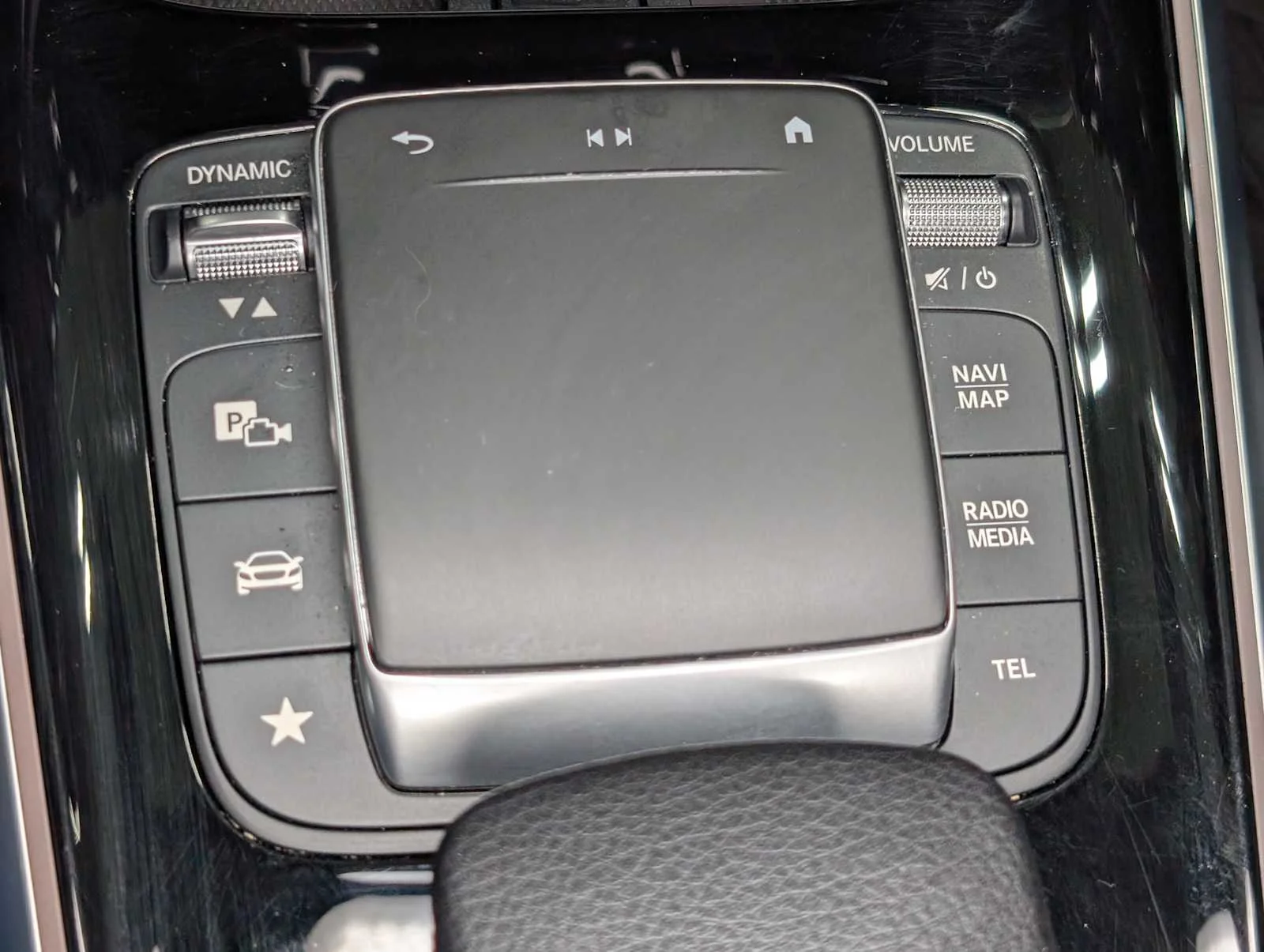 Used 2022 Polar White Mercedes-Benz GLB 250 image 25