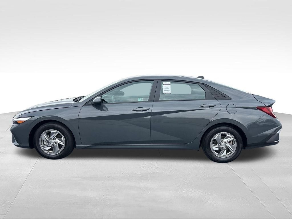 Used 2024 Gray Hyundai SE image 3