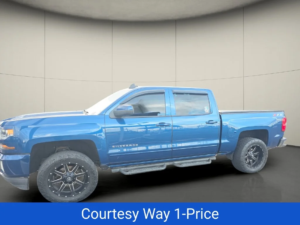 Used 2018 Blue Chevrolet LT image 5