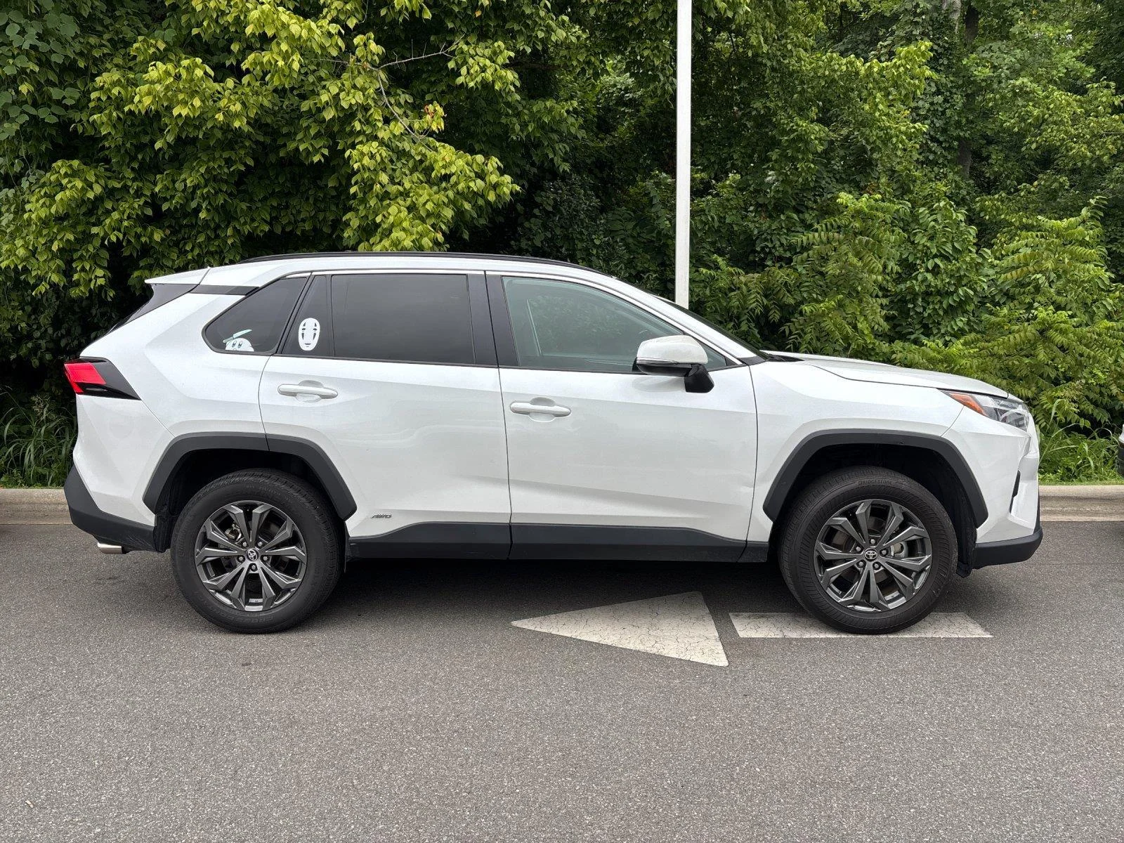 Used 2023 Wind Chill Pearl Toyota XLE Premium image 6