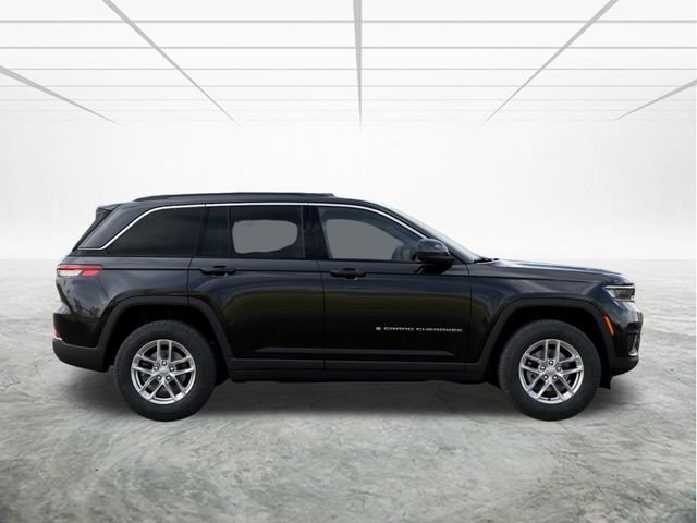 New 2026 Diamond Black Crystal Pearlcoat Jeep Laredo X image 22