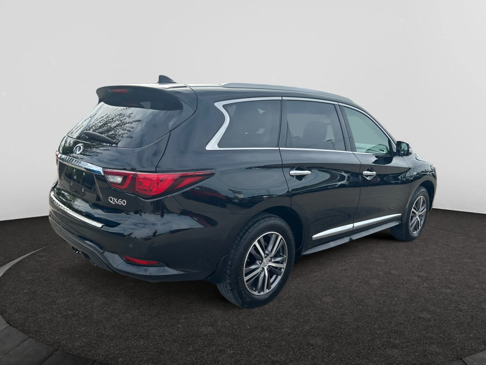Used 2019 BLACK INFINITI PURE AWD image 5