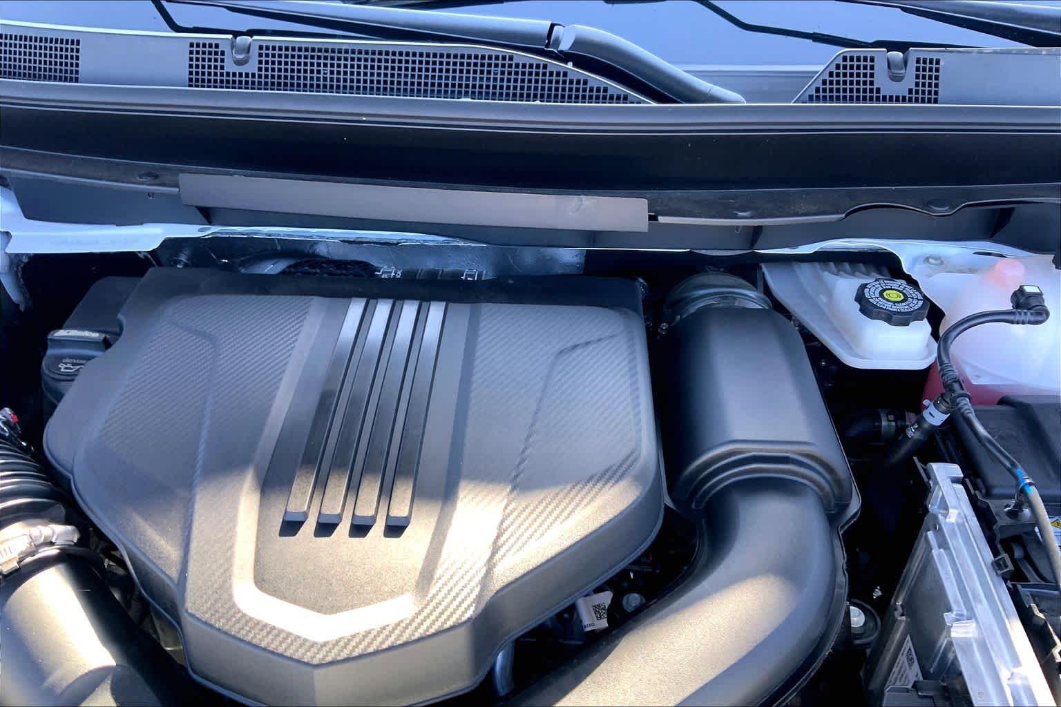 Used 2026 Summit White GMC FWD Elevation image 31