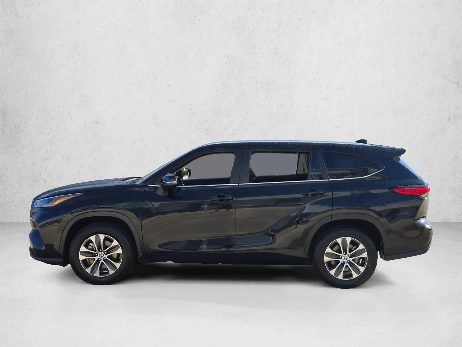 Used 2023 Midnight Black Metallic Toyota XLE image 8