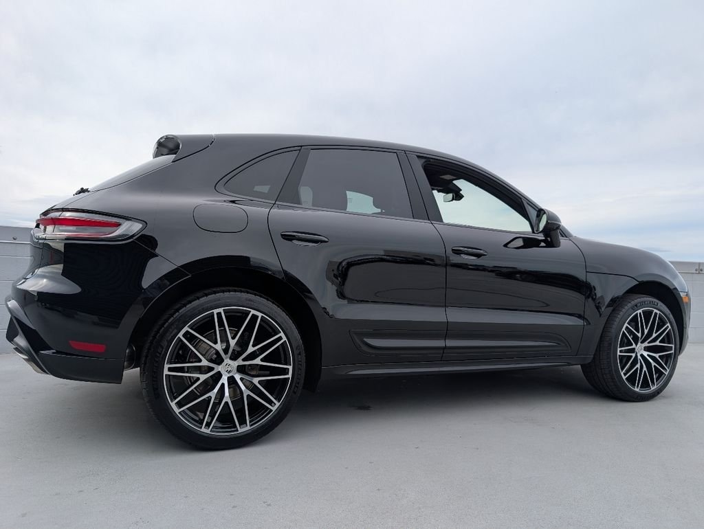 2026 Porsche Macan T - Photo 24