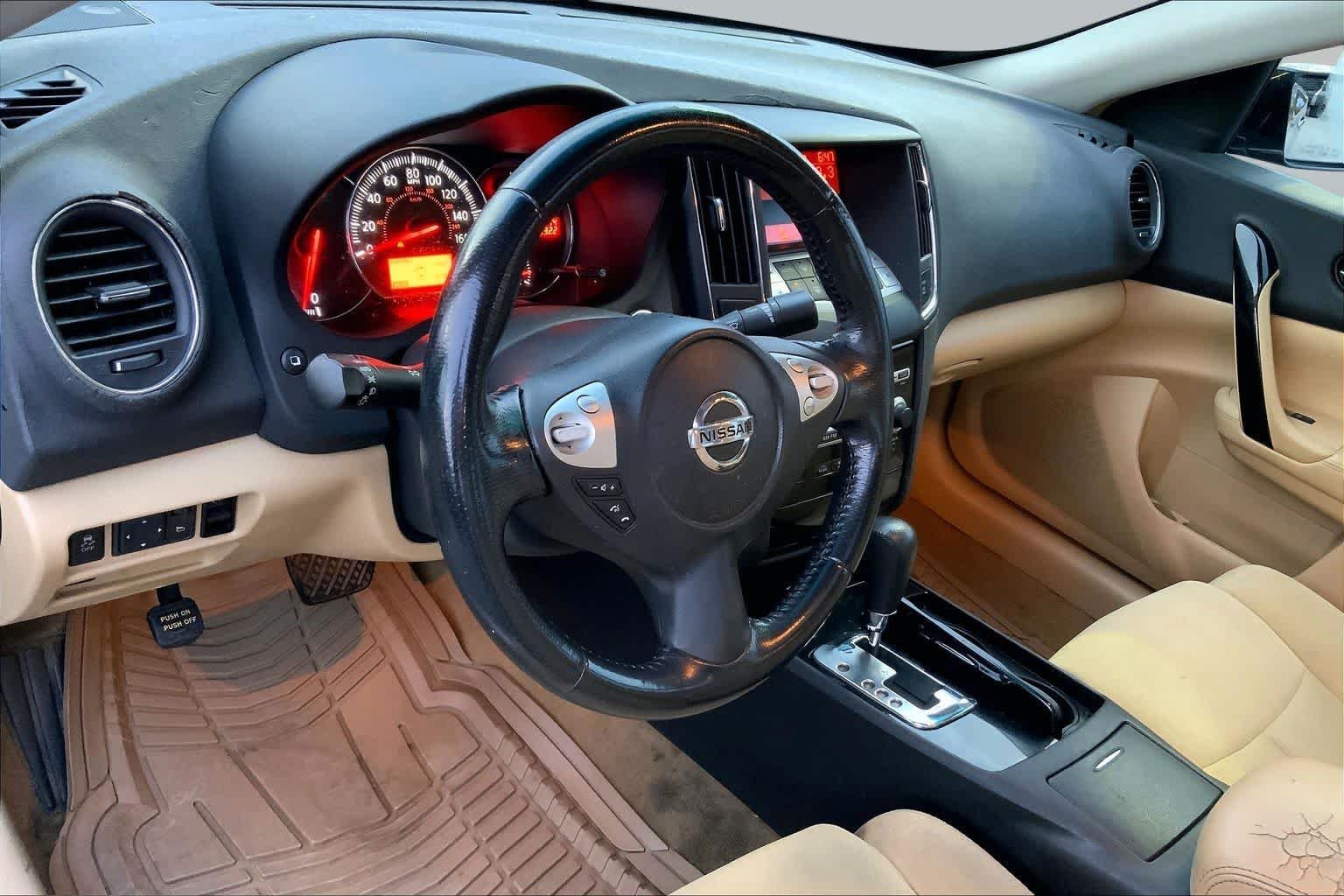 Used 2011 Tuscan Sun Metallic Nissan 3.5 S image 16