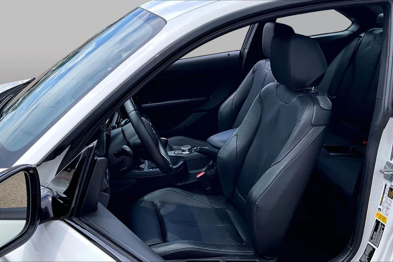 Used 2017 Alpine White BMW  image 6