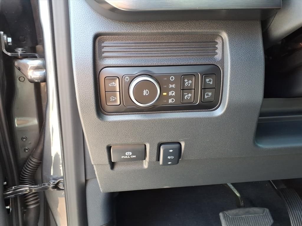Used 2025 Gray Ford Lariat image 21