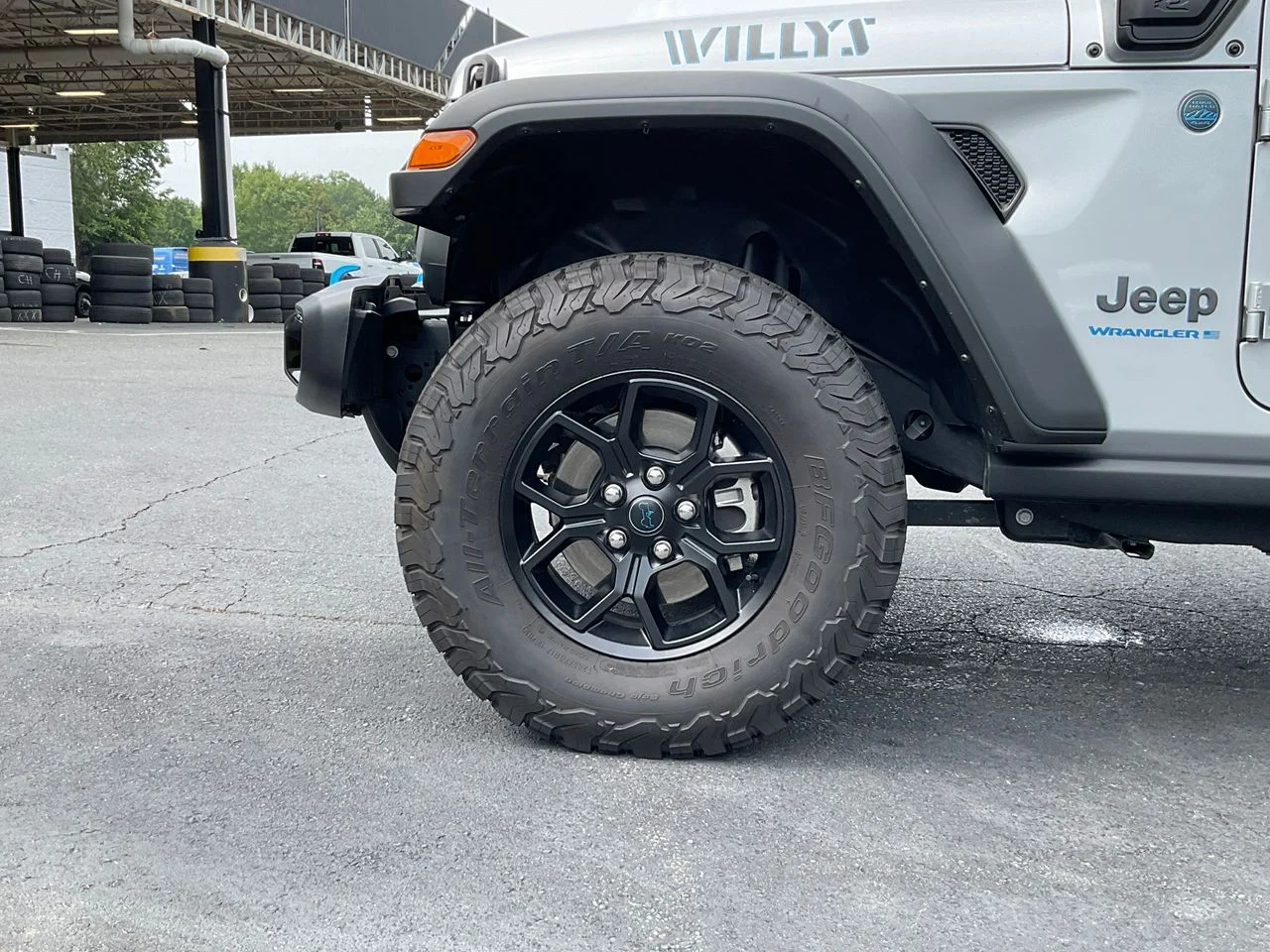 Used 2024 Silver Jeep Willys 4xe image 27