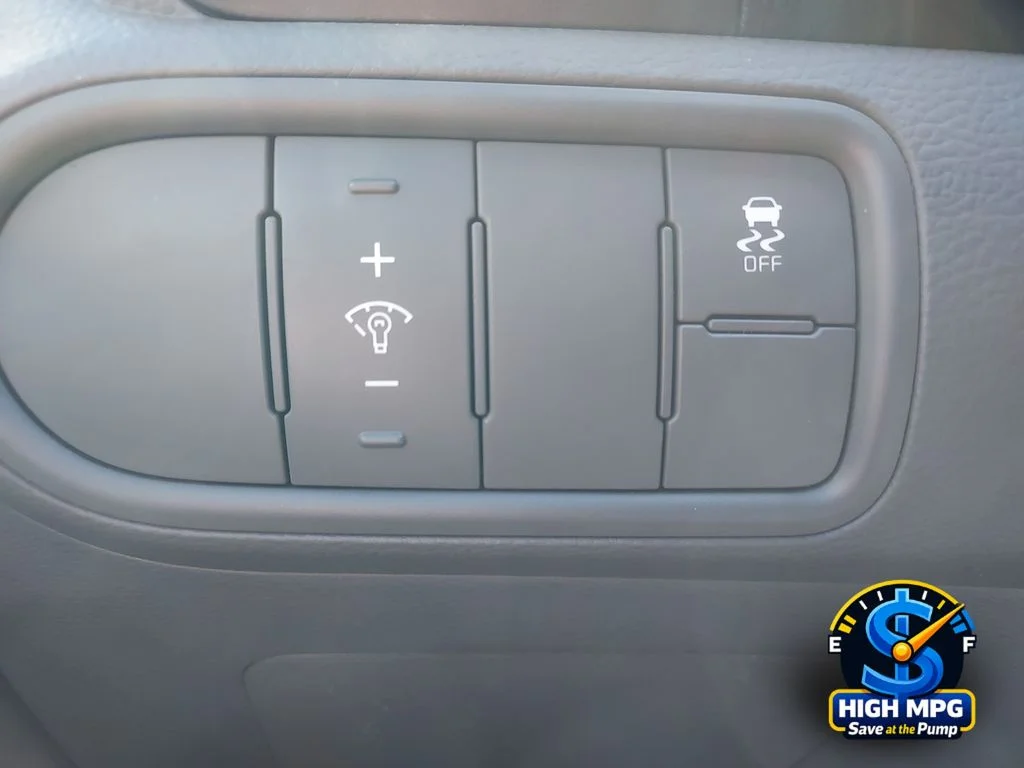 Used 2017 White Kia LX image 17