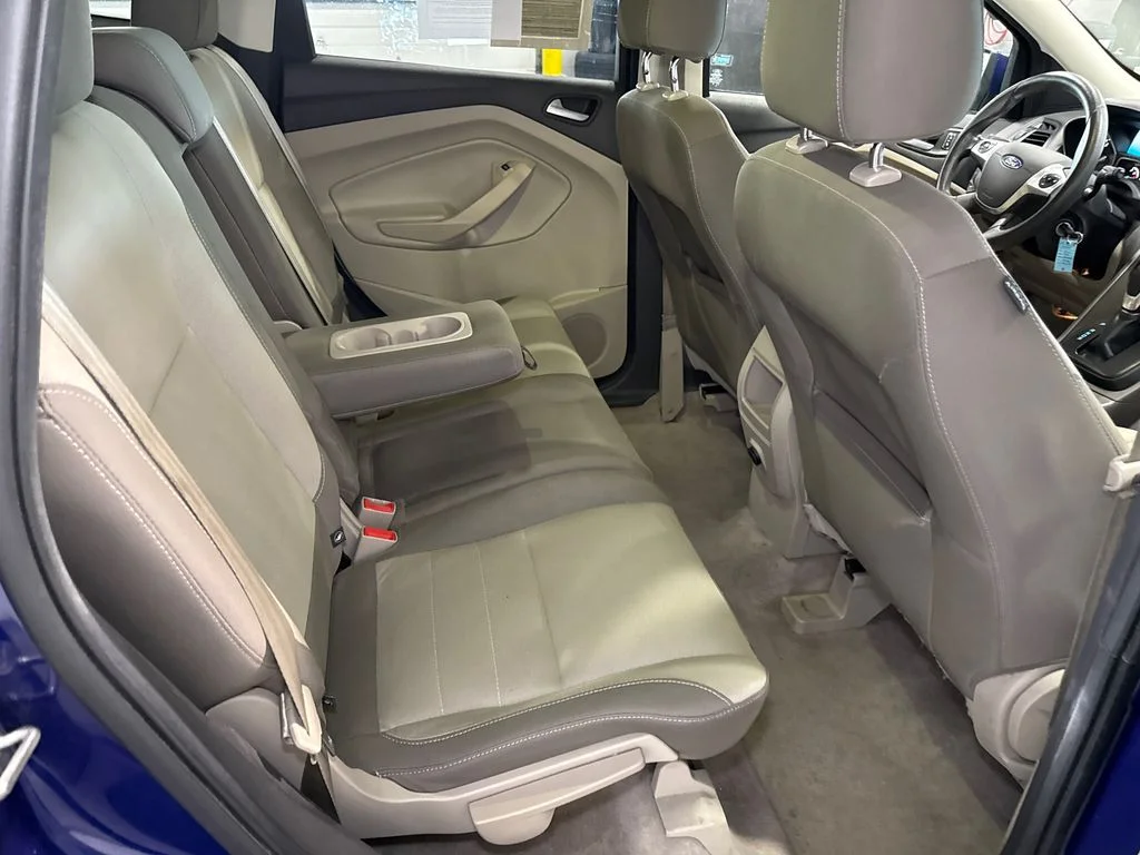 Used 2016 Blue Ford SE image 13