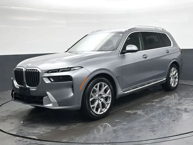 Used 2024 Gray BMW xDrive40i image 9