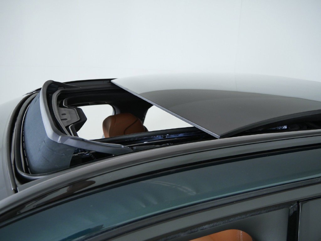 New 2027 Vancouver Green Metallic BMW  image 18