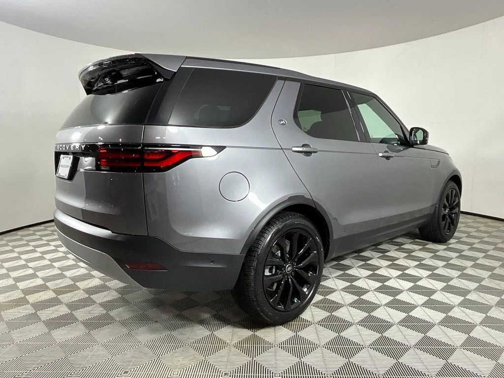 New 2026 Eiger Grey Metallic Land Rover S image 2