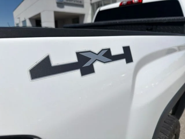 Used 2015 White GMC Base image 12