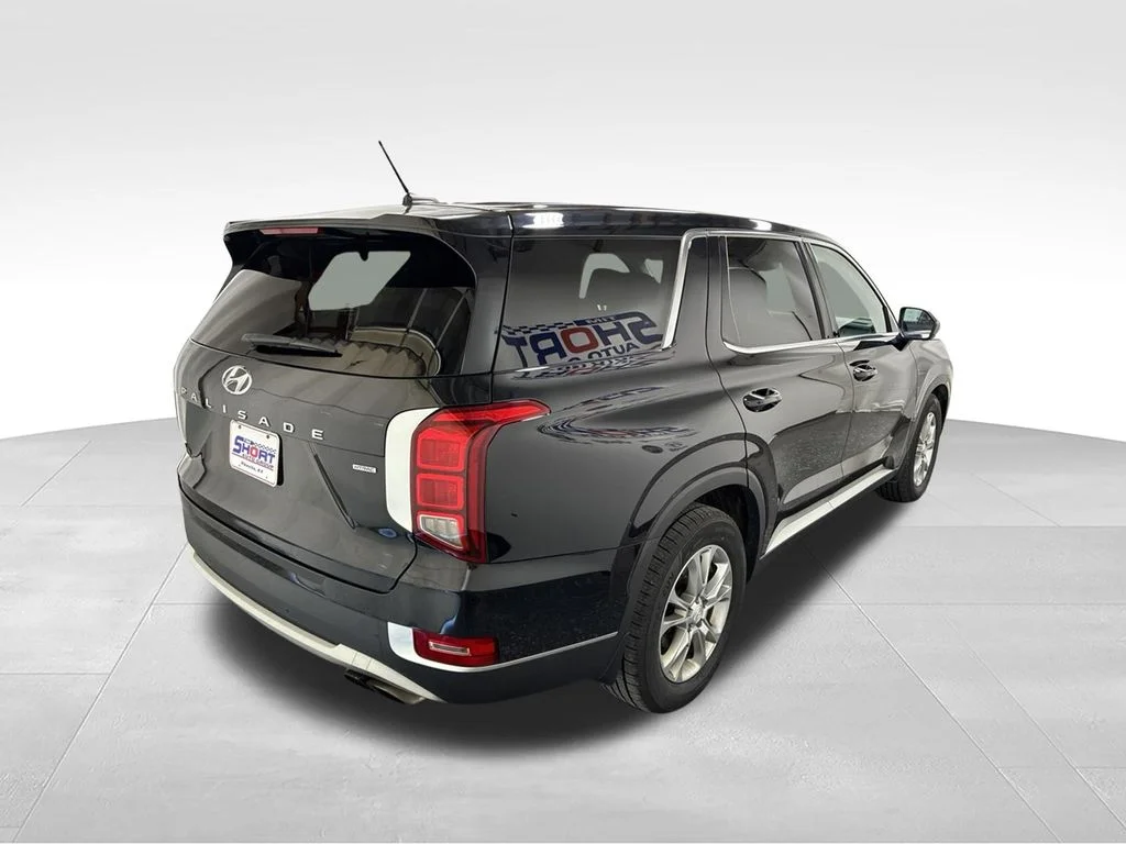 Used 2022 Black Hyundai SE image 4