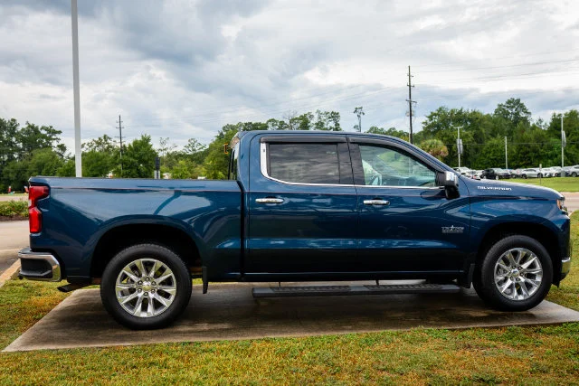 Used 2021 Northsky Blue Metallic Chevrolet LTZ image 17