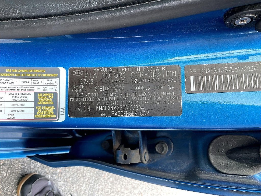 Used 2014 Abyss Blue Kia EX image 31