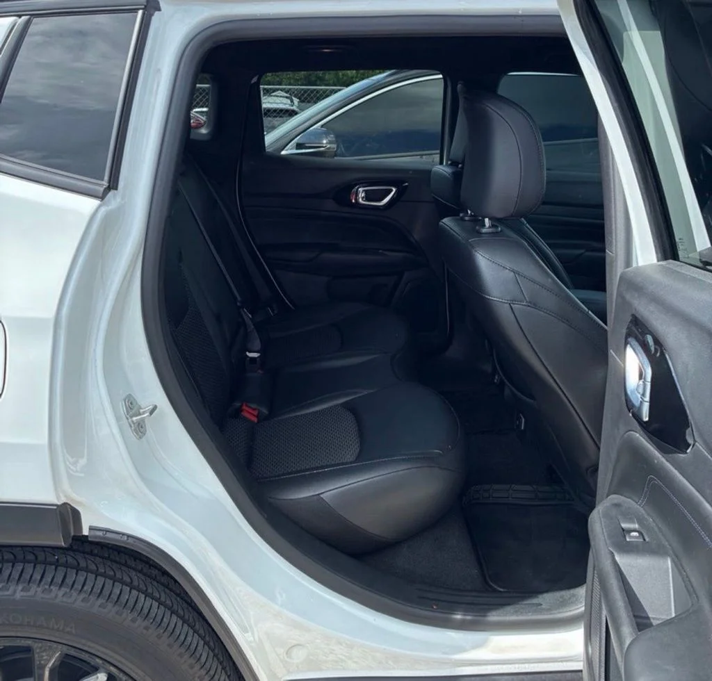 Used 2026 White Jeep Latitude image 9