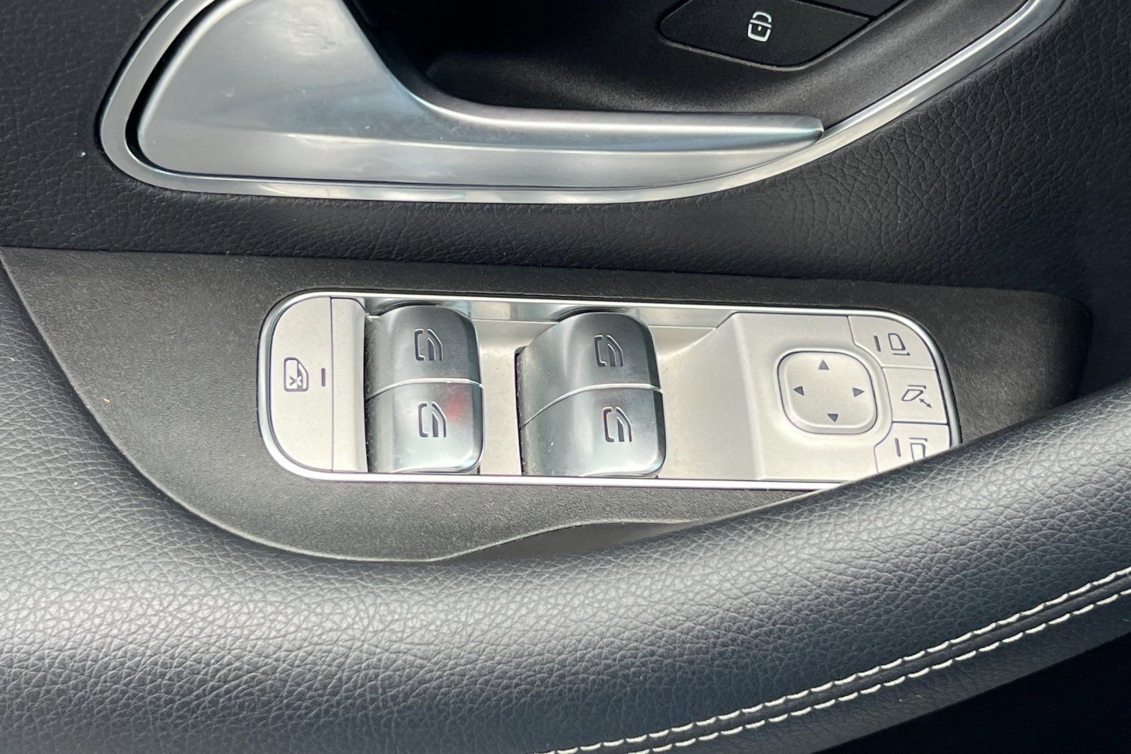 Used 2025 Polar White Mercedes-Benz 450 image 15