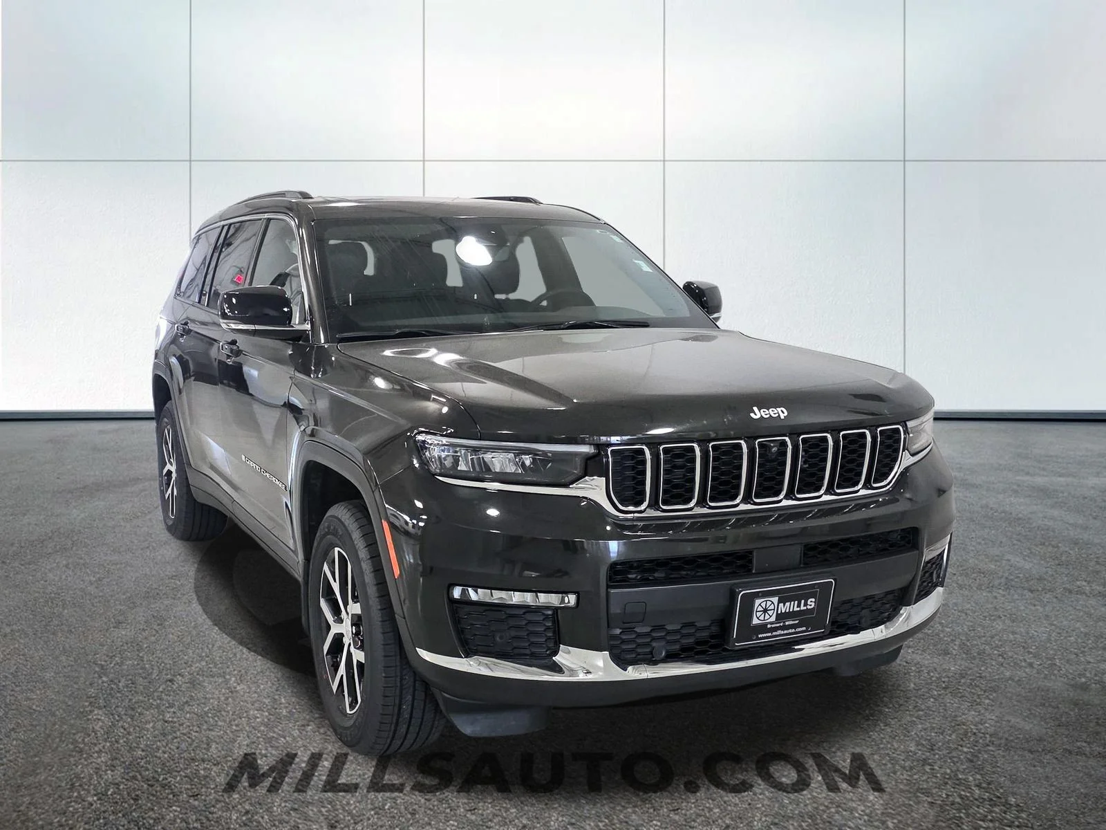 Used 2024 Gray Jeep Limited image 11