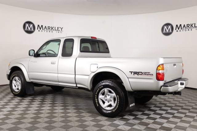 Used 2002 Silver Toyota  image 32