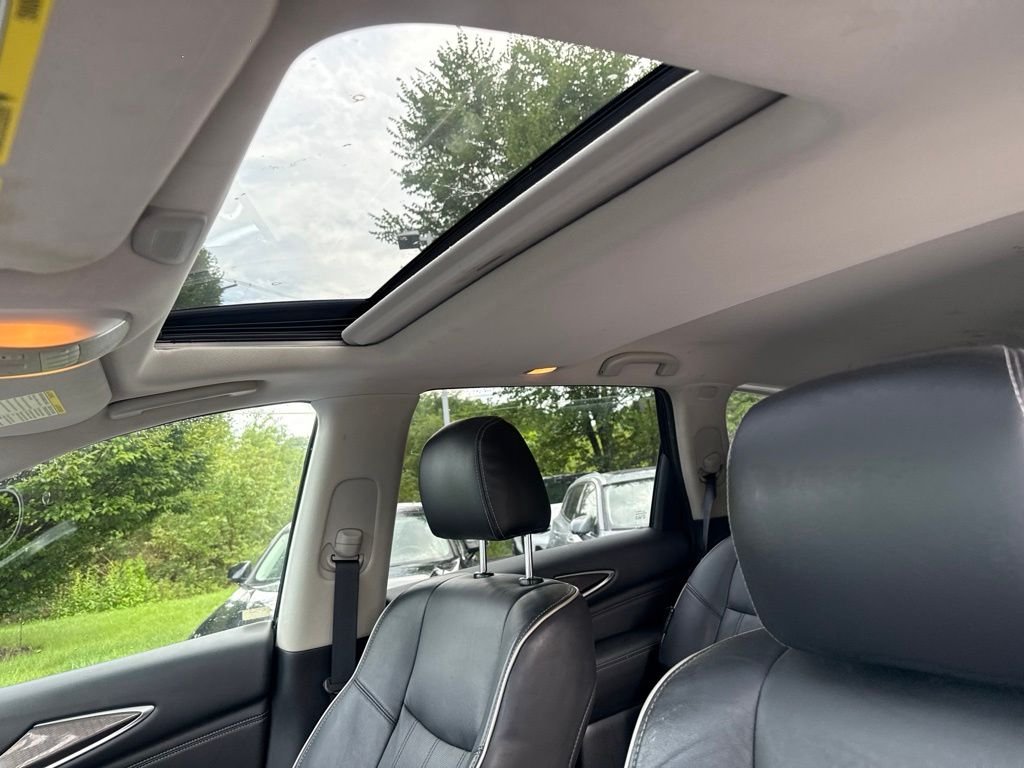 Used 2018 Black Obsidian INFINITI Base image 15