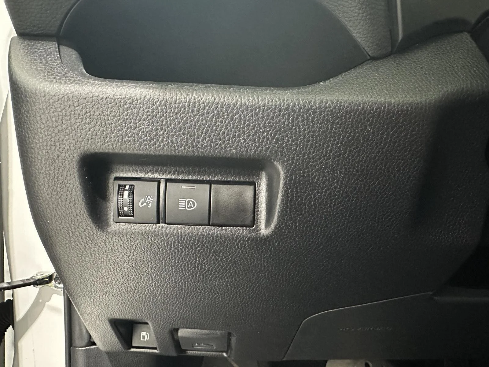 Used 2024 Ice Cap Toyota Hybrid LE image 16