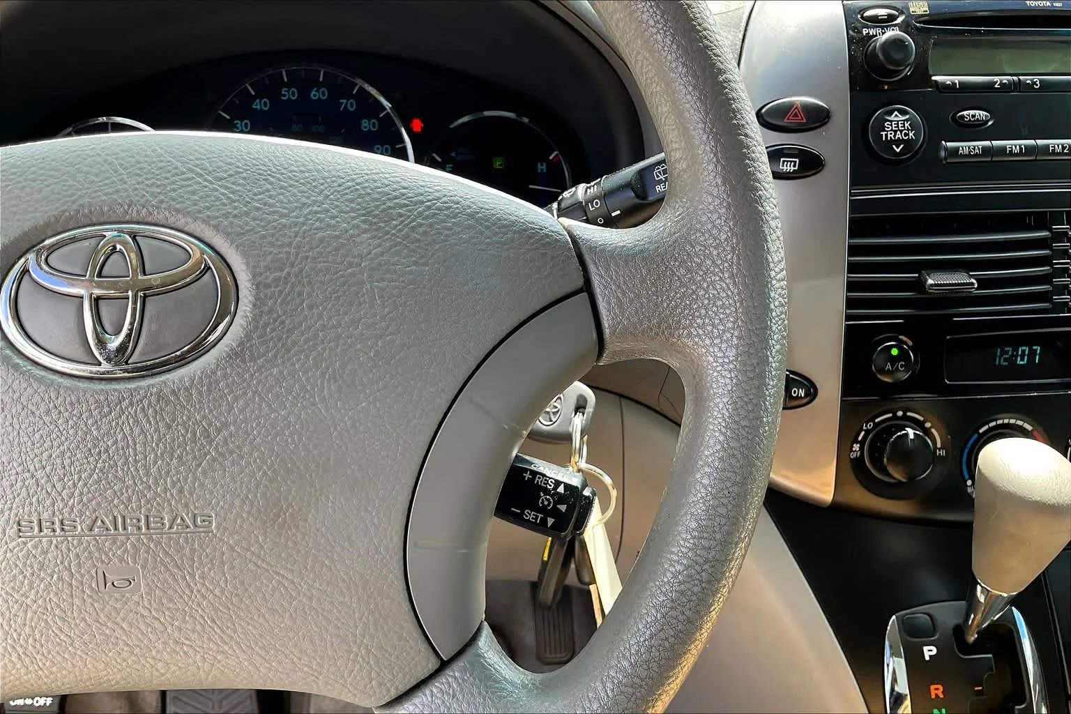 Used 2008 Natural White Toyota LE image 23