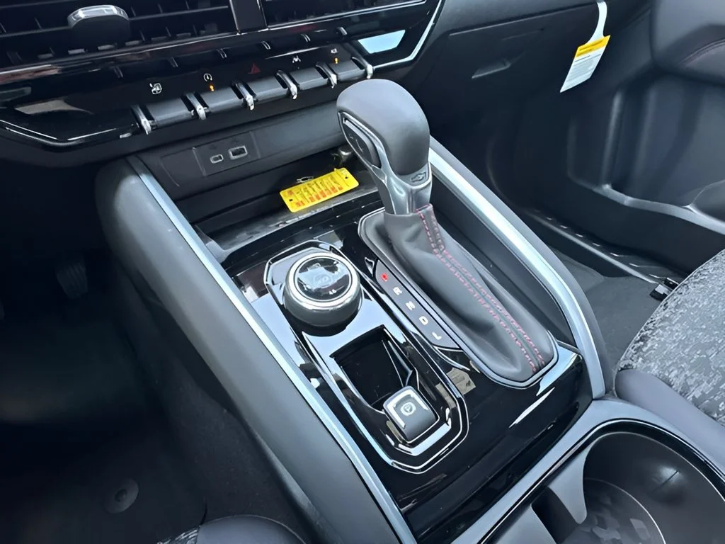 New 2026 Summit White Chevrolet Z71 image 20