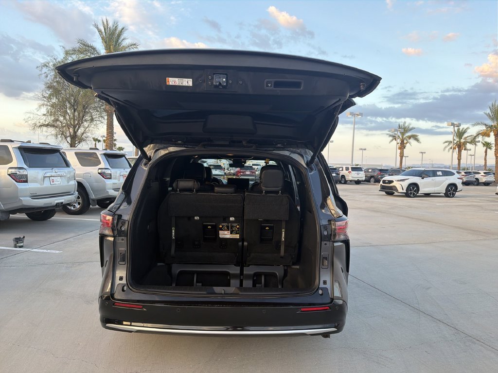 2025 Toyota Sienna Platinum - Photo 32