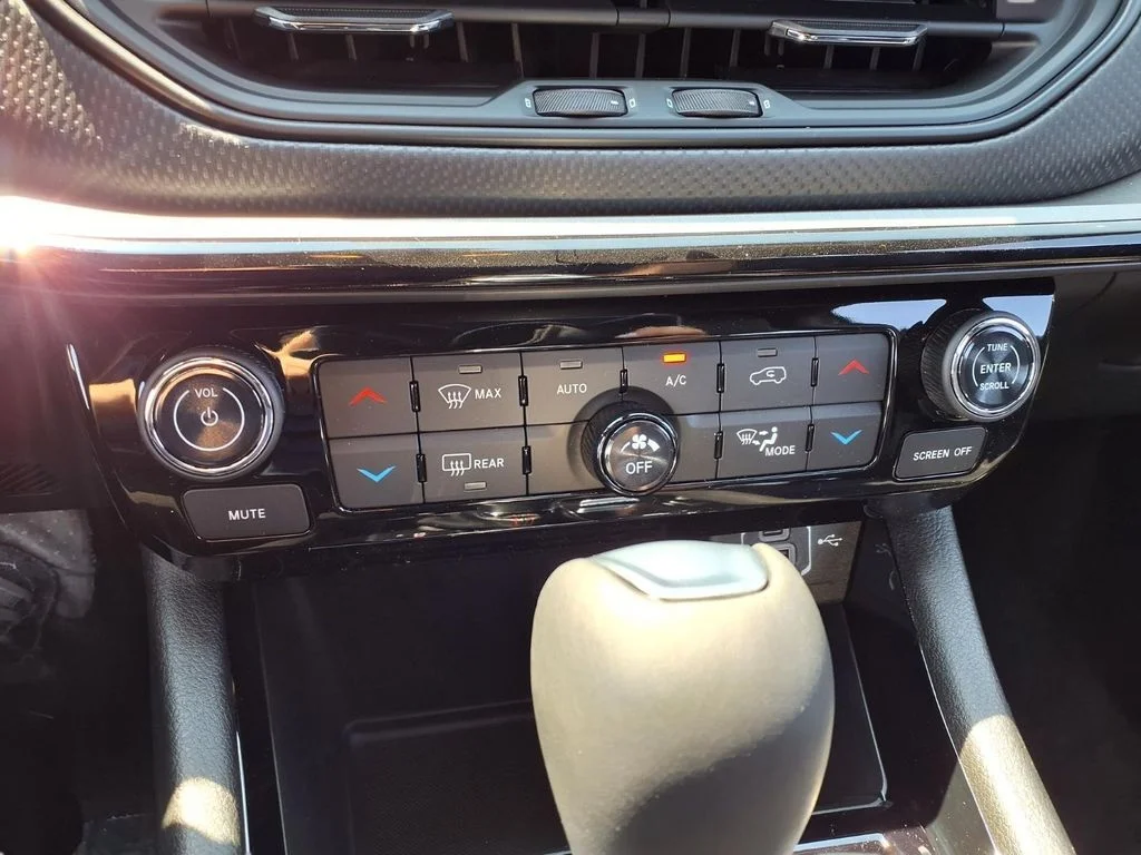 New 2026 Sting-Gray Clear-Coat Exterior Paint Jeep Trailhawk image 9