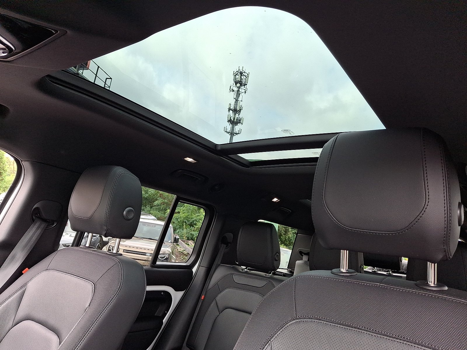 Certified Used 2024 Fuji White - 1AA Land Rover 130 P400 X-Dynamic SE image 19