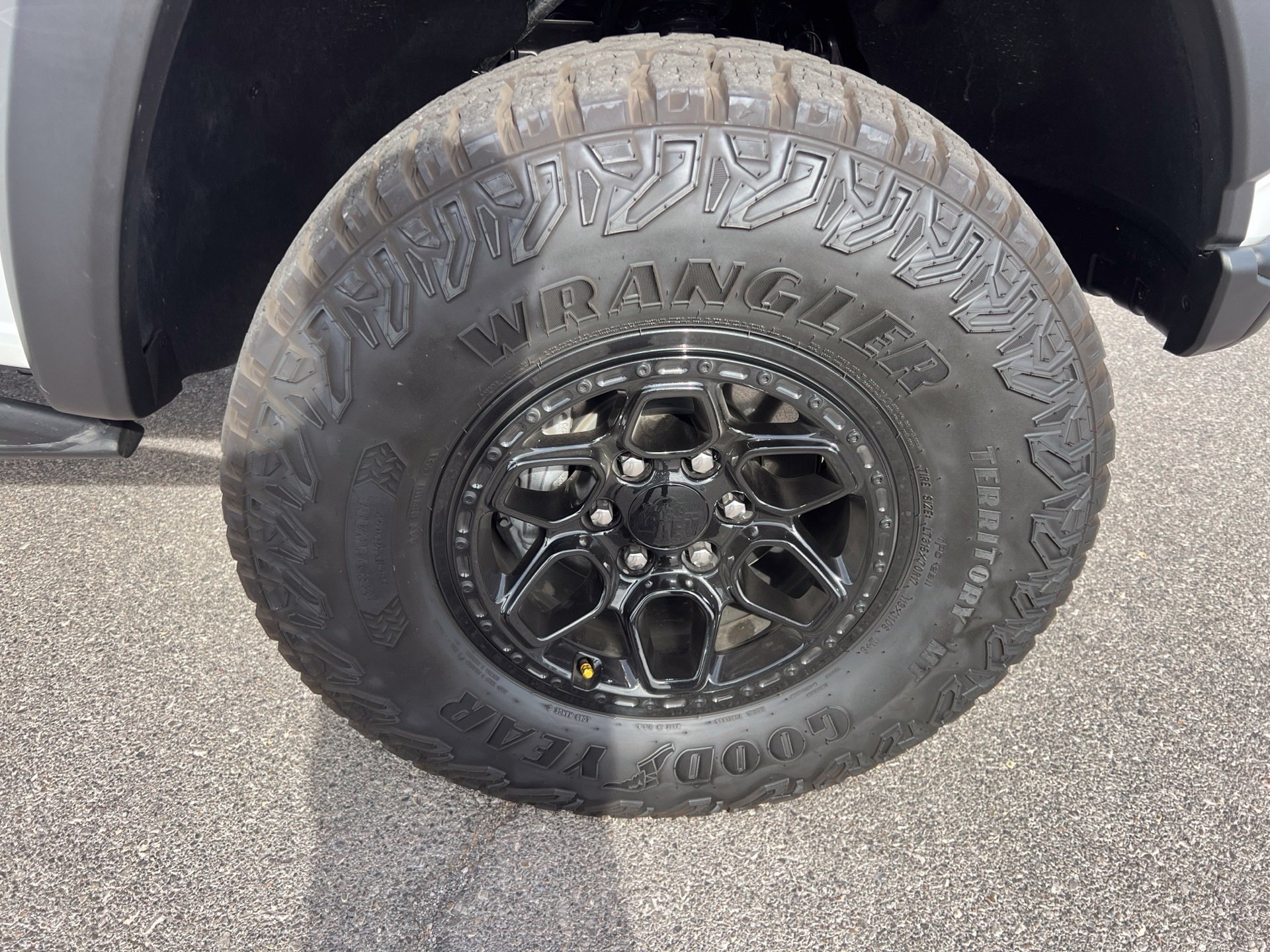 Used 2025 White Chevrolet ZR2 image 15