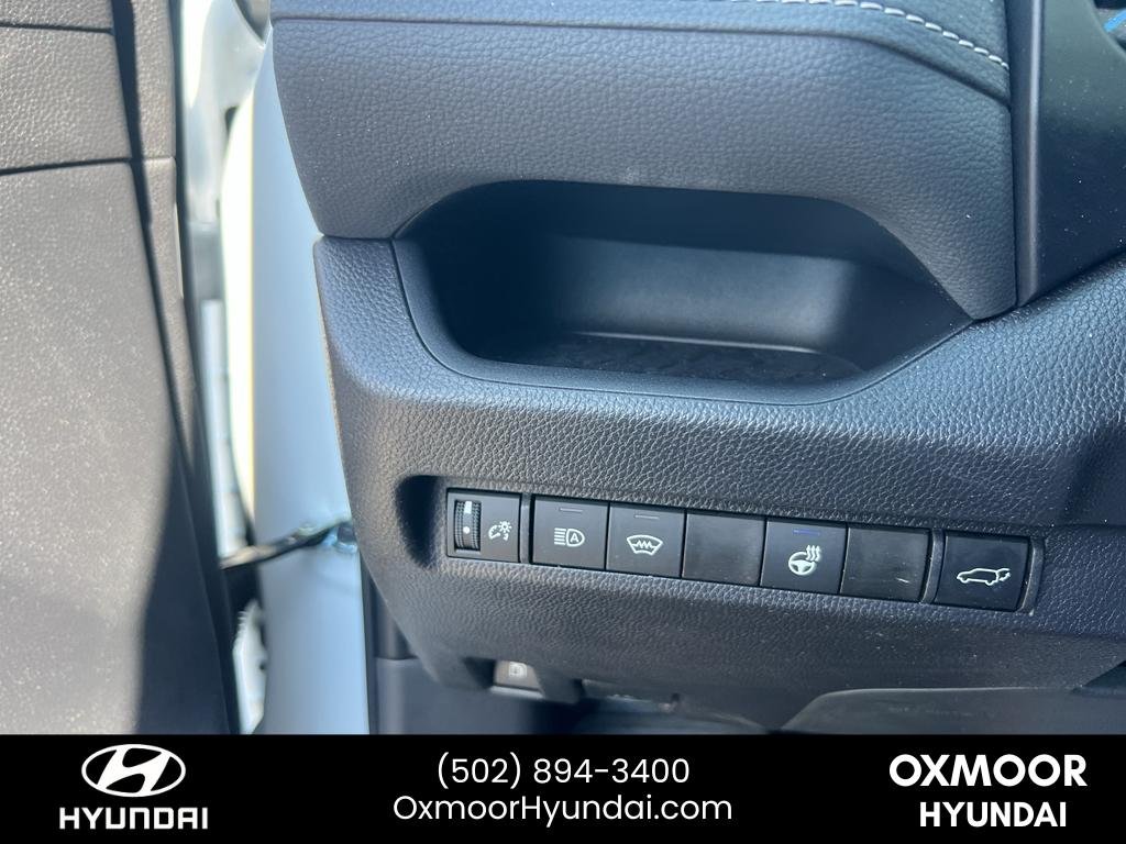 Used 2025 Wind Chill Pearl Toyota Hybrid XLE Premium image 25