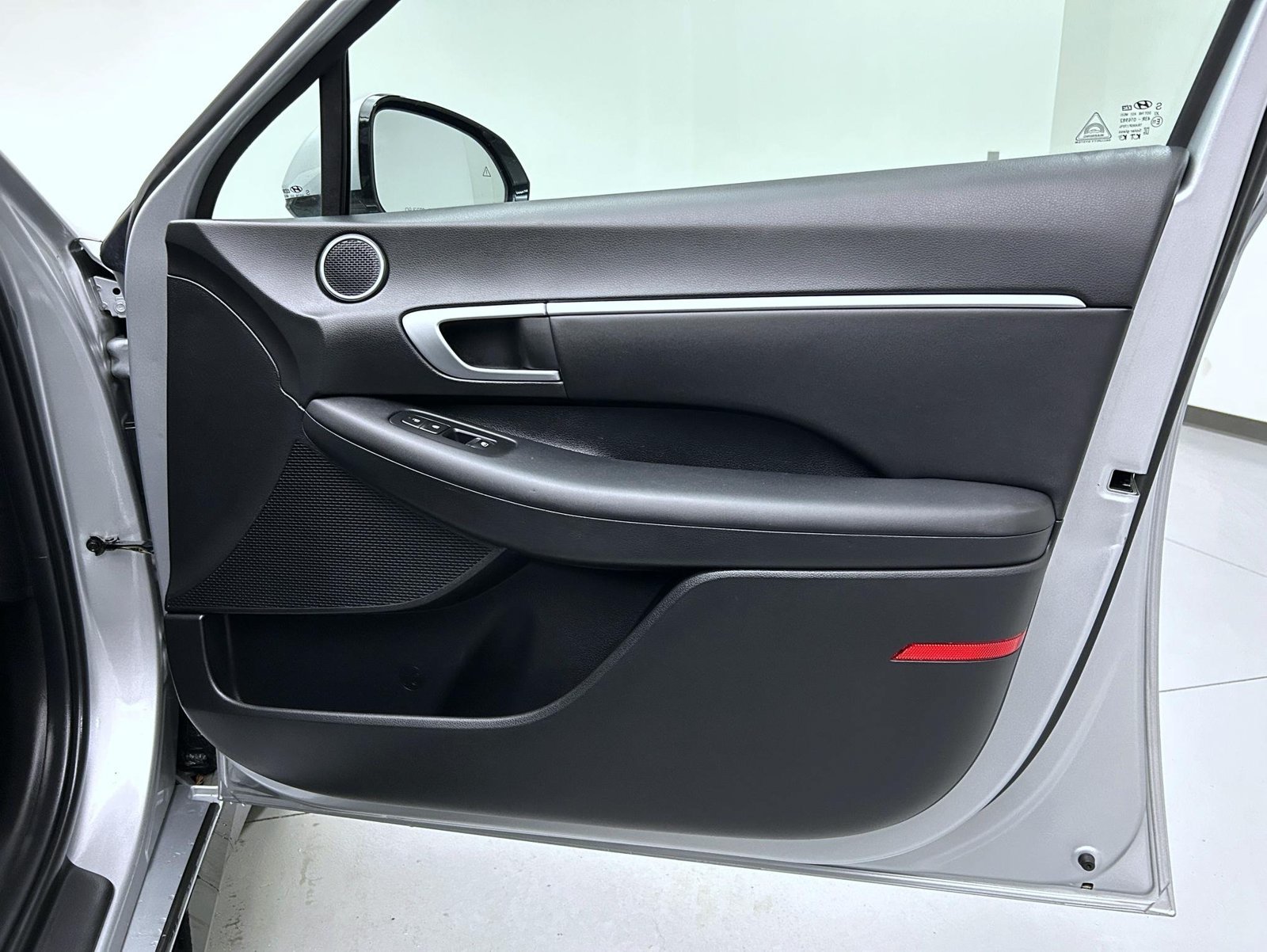 Used 2025 Silver Hyundai SEL image 16