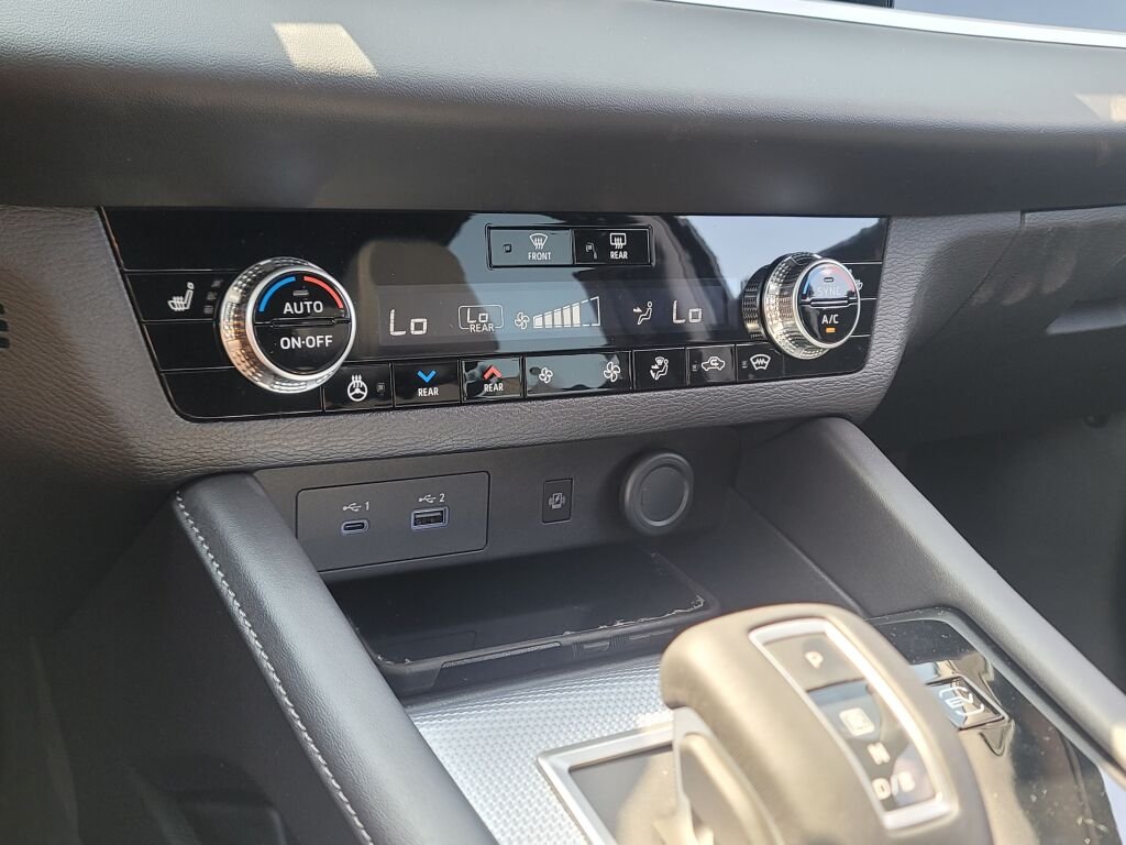 New 2026 Black Nissan Platinum image 23