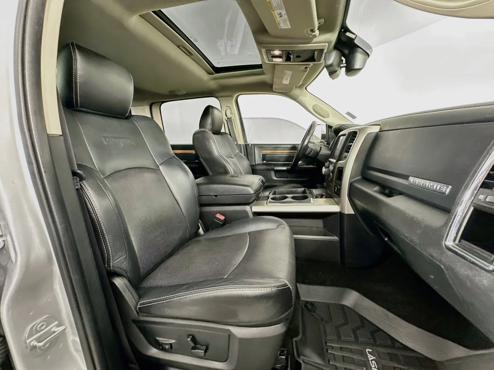 Used 2015  Ram Laramie image 31